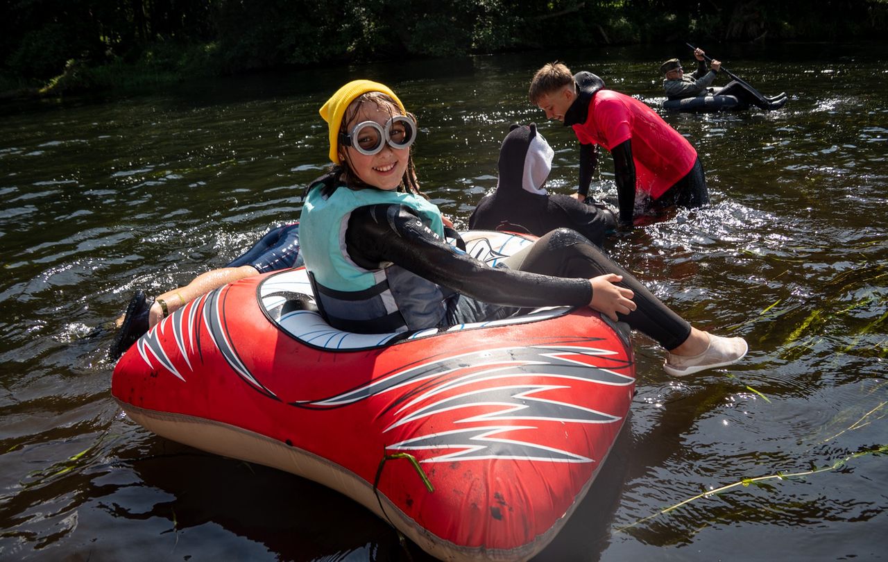 Dętkospływ 2025 w Pile – rzeka pełna kolorów, śmiechu i dobrej zabawy!