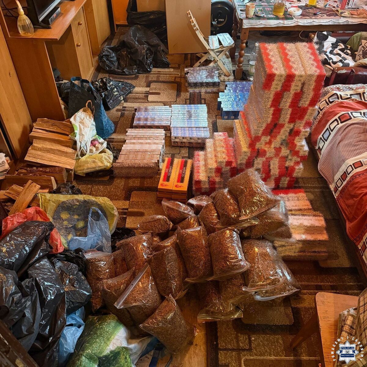 Nielegalne wyroby tytoniowe zabezpieczone w Starachowicach. 73-latek z zarzutami