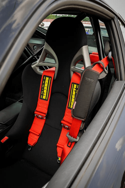 Zwiększ bezpieczeństwo swojego samochodu dzięki profesjonalnym pasom bezpieczeństwa