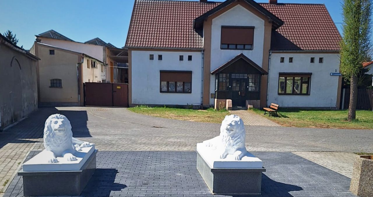 Odnowione lwy odzyskały blask w Margoninie