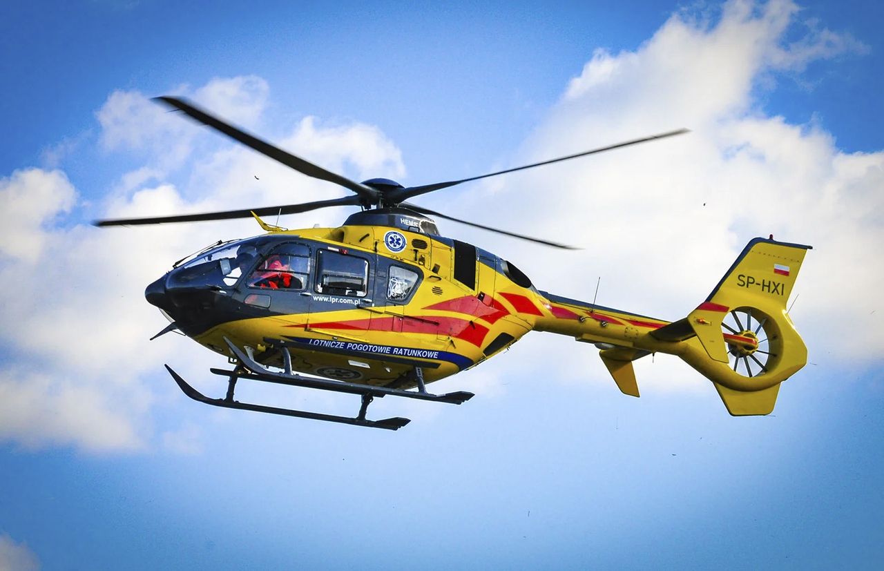 Wypadek na DW 181. Rowerzysta trafił do szpitala