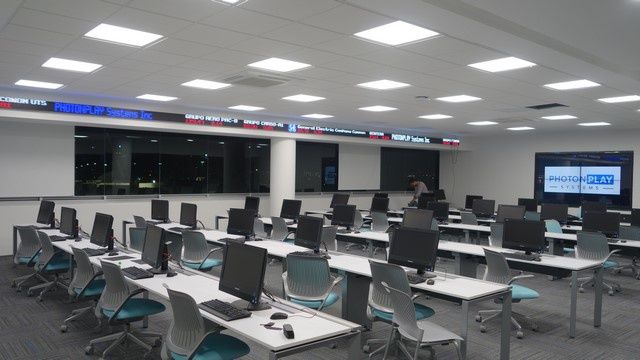 Jak dobrze oświetlić biuro? – kompendium wiedzy