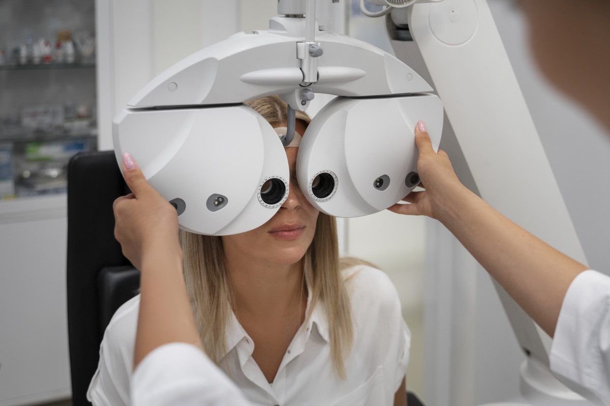 Diagnostyka wzroku w Poznaniu, jakie standardy powinien spełniać dobry salon optyczny?