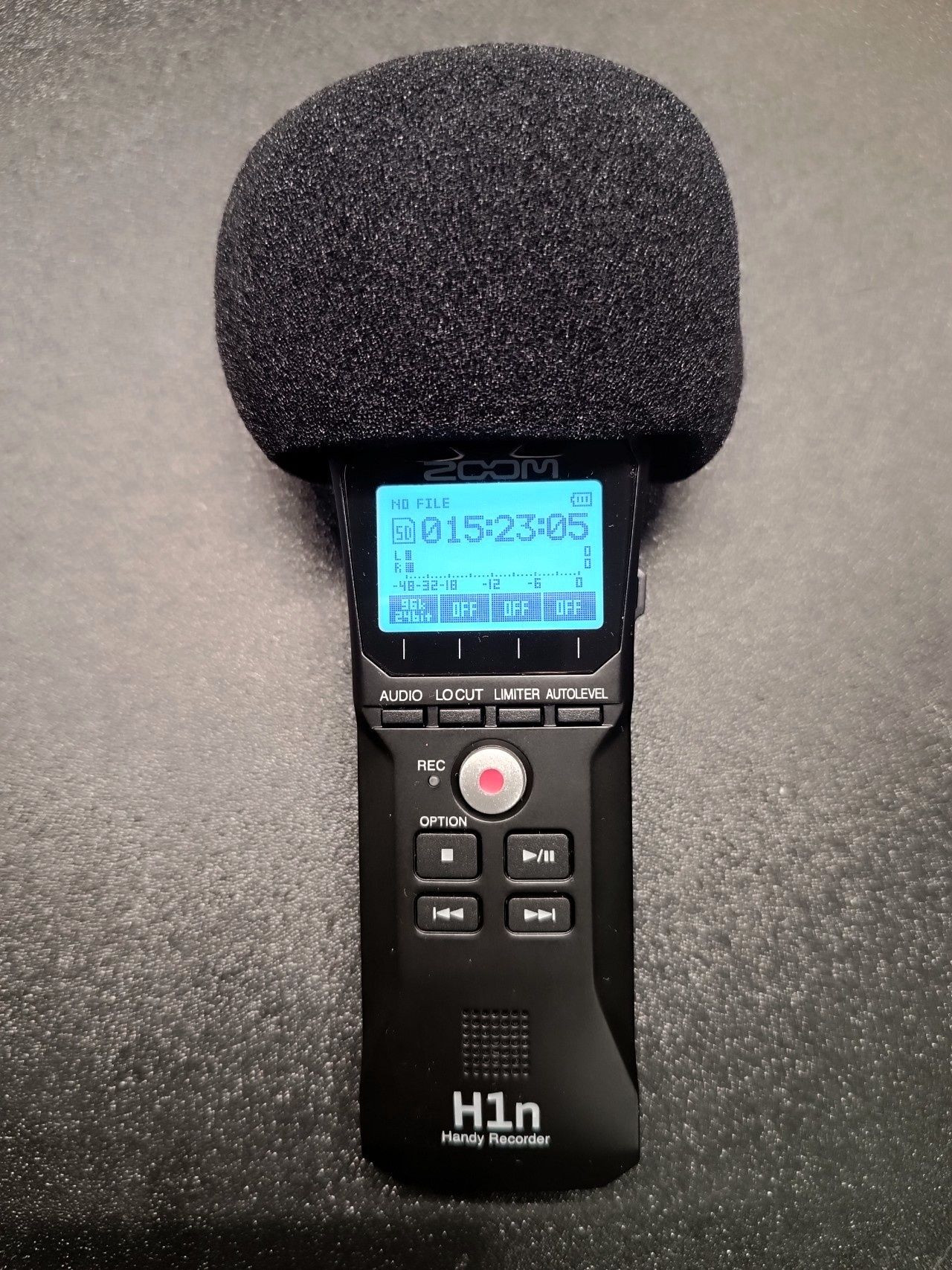 Ten dźwięk robi cały klimat city walk. Sprawdziłem Zoom H1n w mieście i w naturze