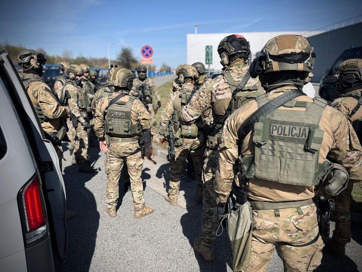 "Były pracownik wtargnął do fabryki i strzelał do szefa". Dramat w Łodzi zakończył się po wielu godzinach negocjacji