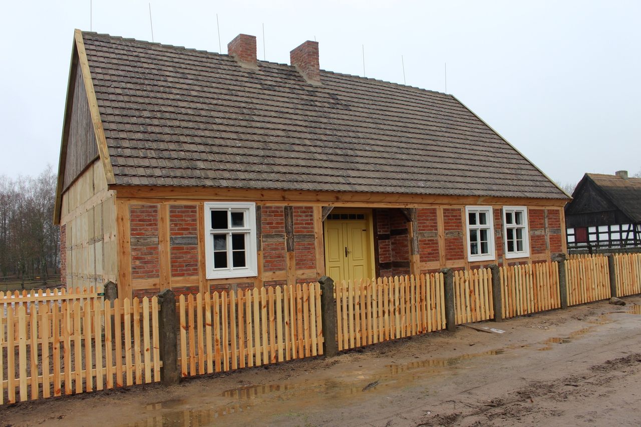 Do Skansenu w Osieku nad Notecią przeniesiono chałupę ze Świętej