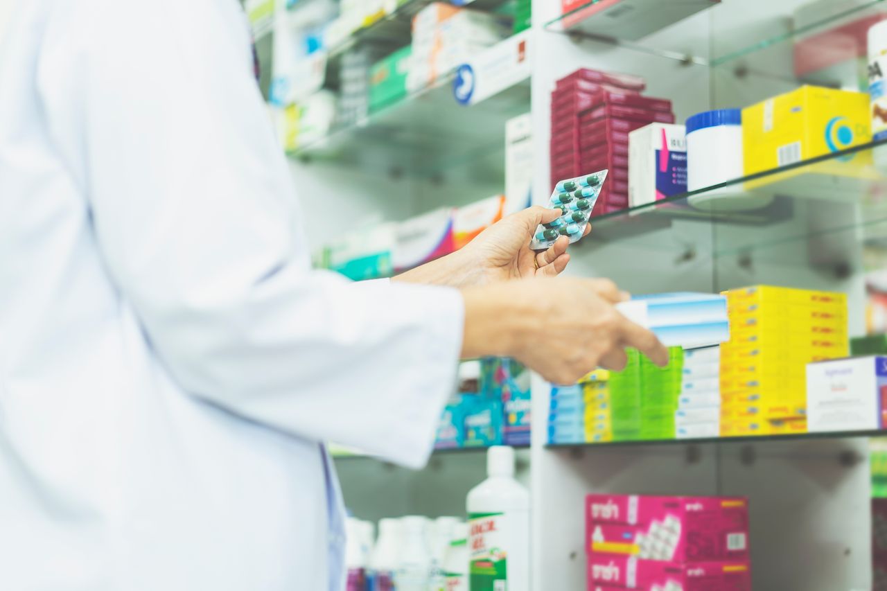 Dyżury aptek w powiecie ostrowieckim na Wielkanoc 2026. Gdzie kupić leki w święta?