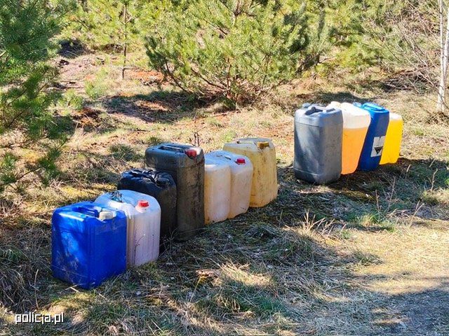 "Na ryby" z kanistrami. Policjant po służbie udaremnił kradzież paliwa na budowie S6