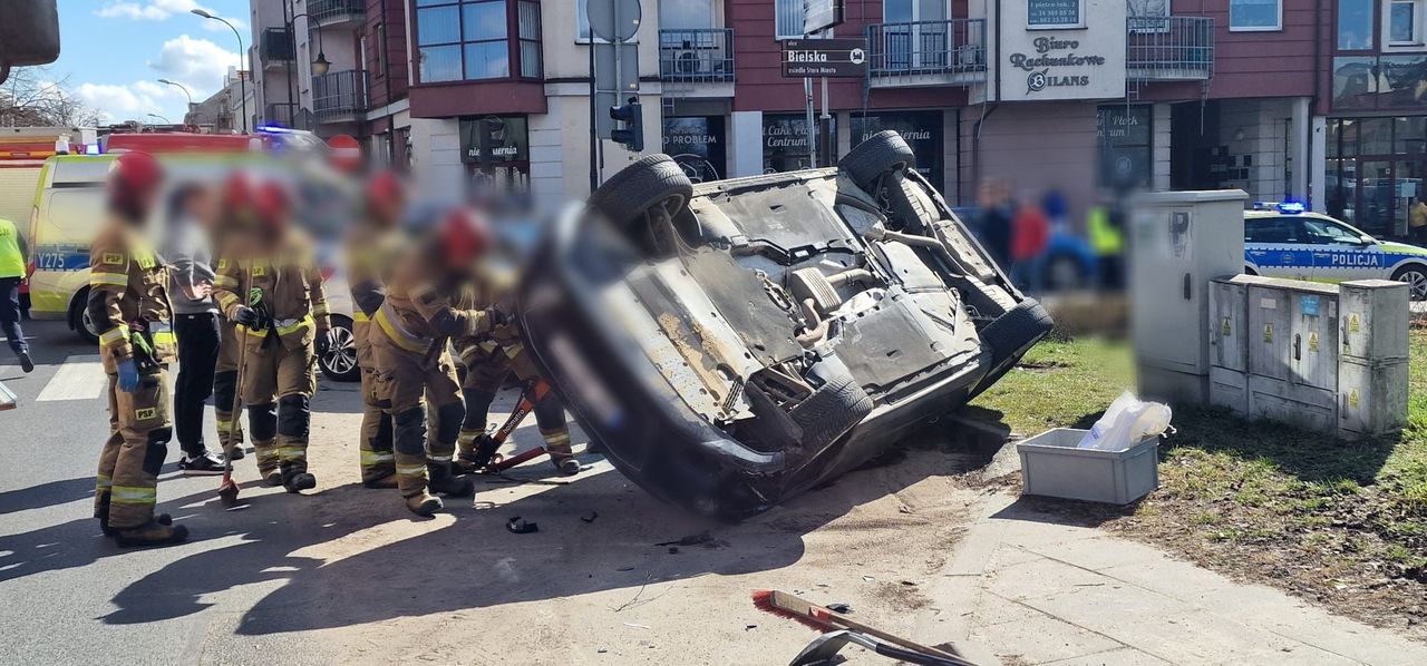 Wypadek na skrzyżowaniu Bielskiej i Sienkiewicza – 3-letnie dziecko w szpitalu