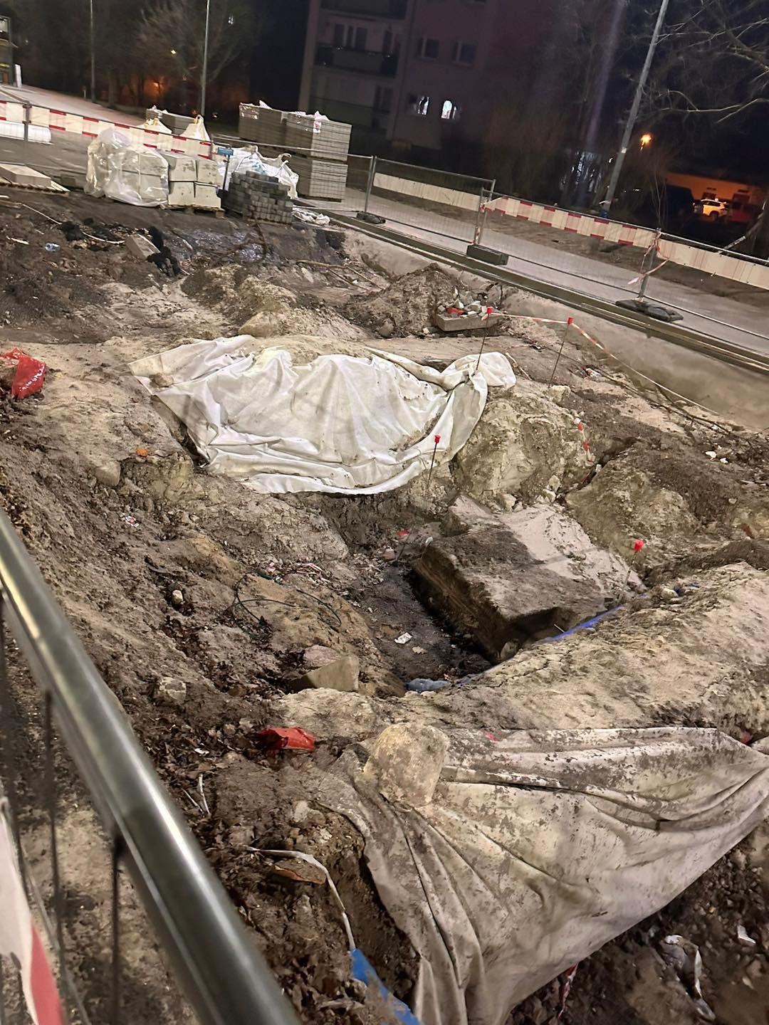 Historyczna sensacja w Pile! Niezwykłe odkrycia podczas przebudowy al. Wojska Polskiego