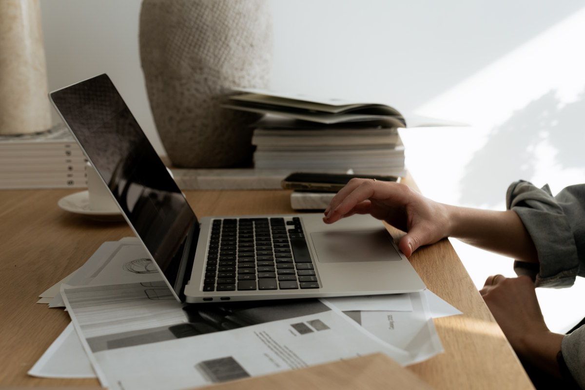 Dlaczego bycie wiecznie zajętą sprawia, że jesteś mniej produktywna?