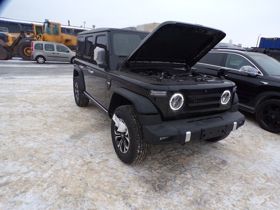 KAS: 15 aut z Chin zatrzymanych na granicy. Brak homologacji, zaniżone wartości i ukryte części zamienne