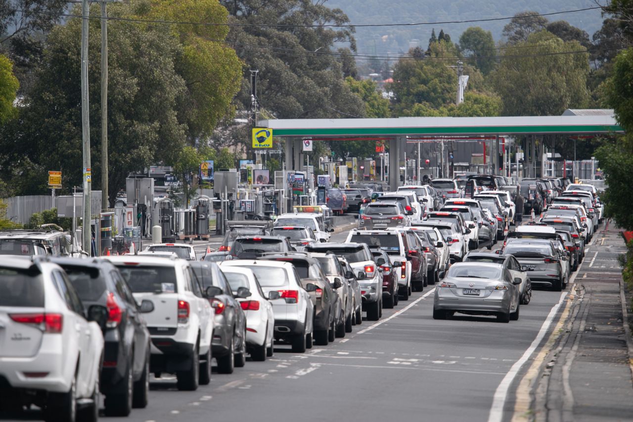 "Puste dystrybutory i ceny blisko 3 dolarów – Australia pogrąża się w kryzysie paliwowym"