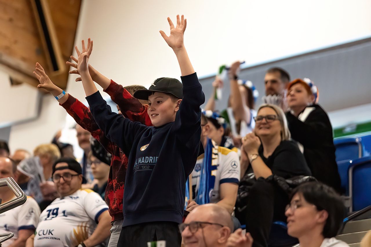 Kibice na trybunach latali razem z Aniołami [fotorelacja]