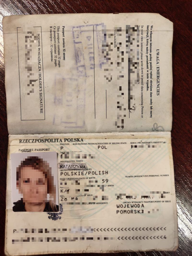 Nie miała swojego dokumentu - przerobiła paszport babci, by odwiedzić ukochanego w areszcie