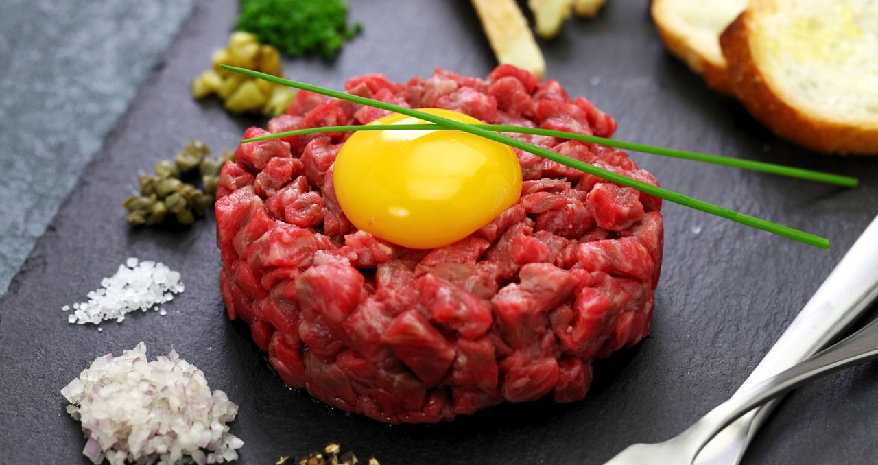 GIS ostrzega: groźna bakteria w tatarze wołowym. Sprawdź szczegóły