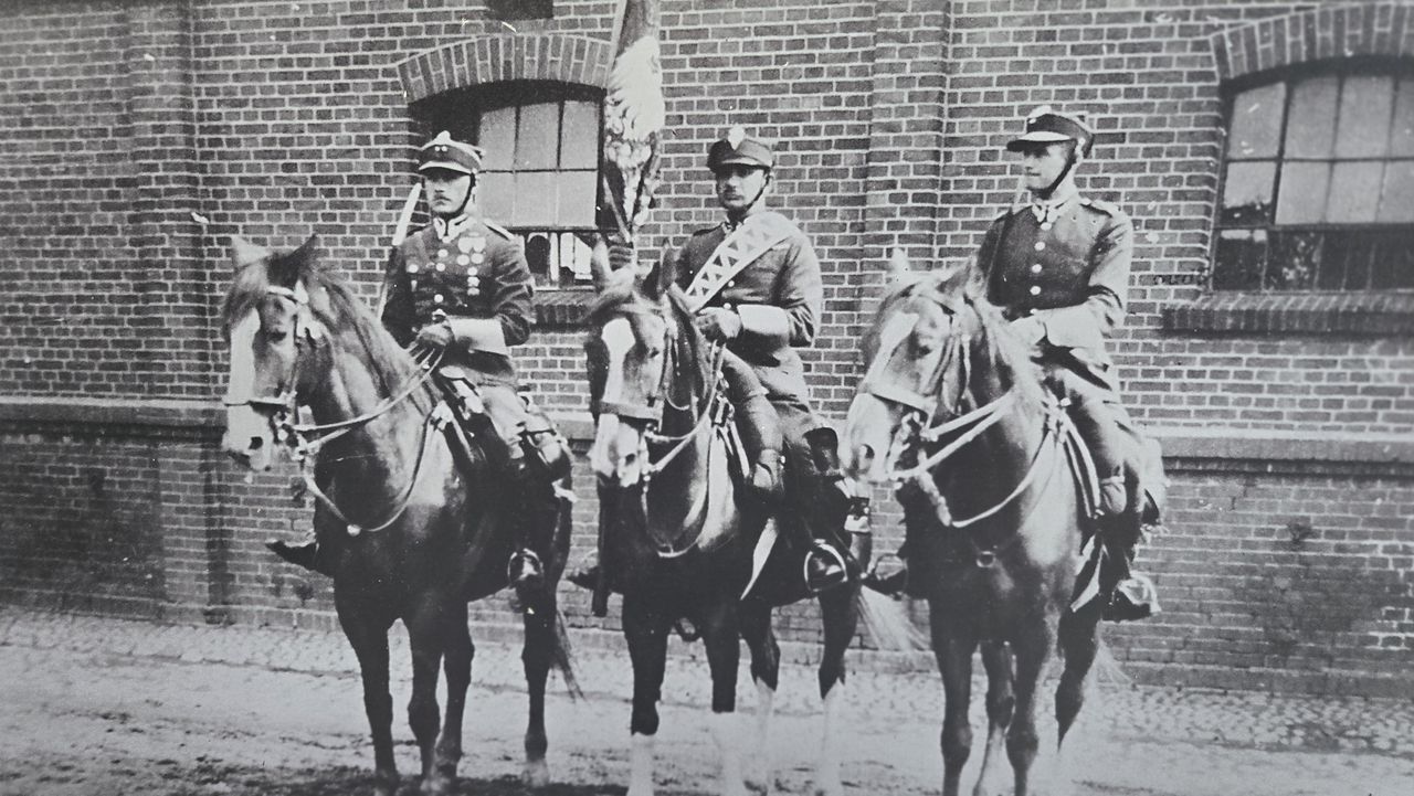 Gdzie słychać było szczęk stali i rżenie koni. Historia 15. Pułku Ułanów Poznańskich w sercu miasta