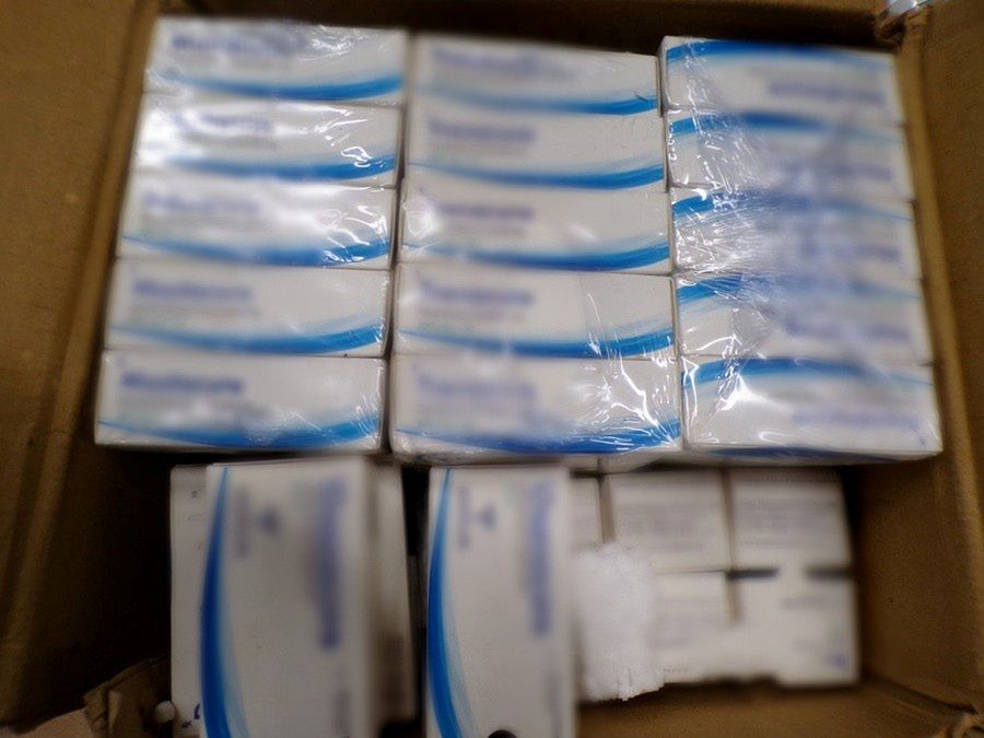 Nielegalne sterydy ukryte w przesyłkach z Indii. Celnicy z Lublina przechwycili "suplementy" warte 26 tys. zł