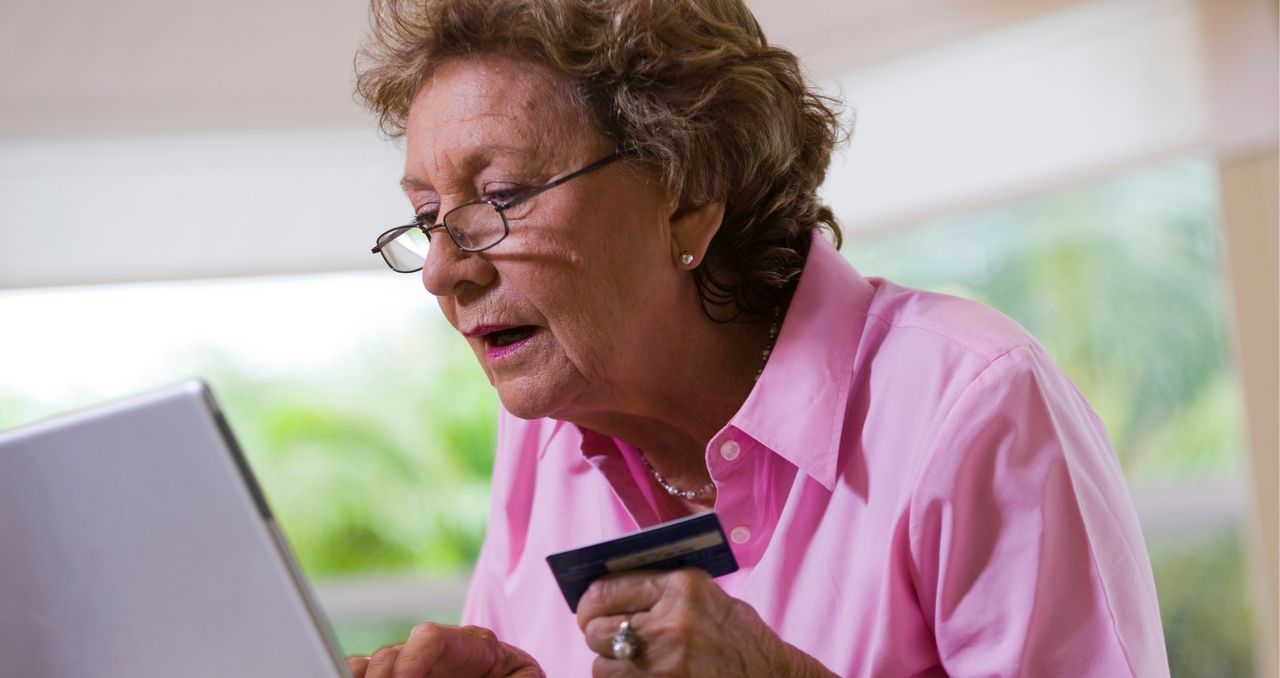 Nowe technologie w finansach oczami seniorów. Wygoda rośnie, problemy nadal istnieją