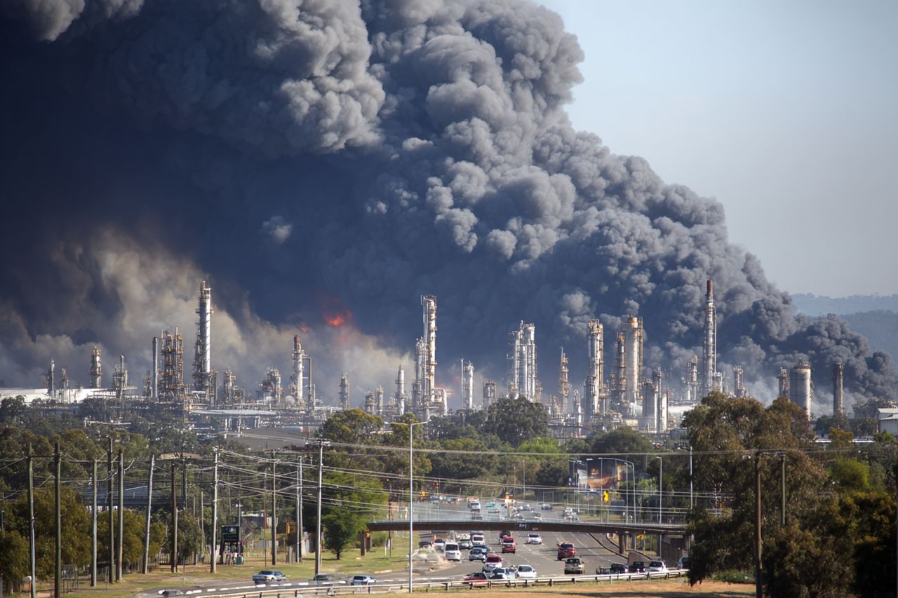 Pożar w kluczowej rafinerii. Australia na krawędzi kryzysu paliwowego