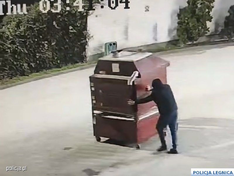 Piec do pizzy za 20 tysięcy złotych skradziony i sprzedany na złom. Policja odzyskała go w ciągu jednego dnia