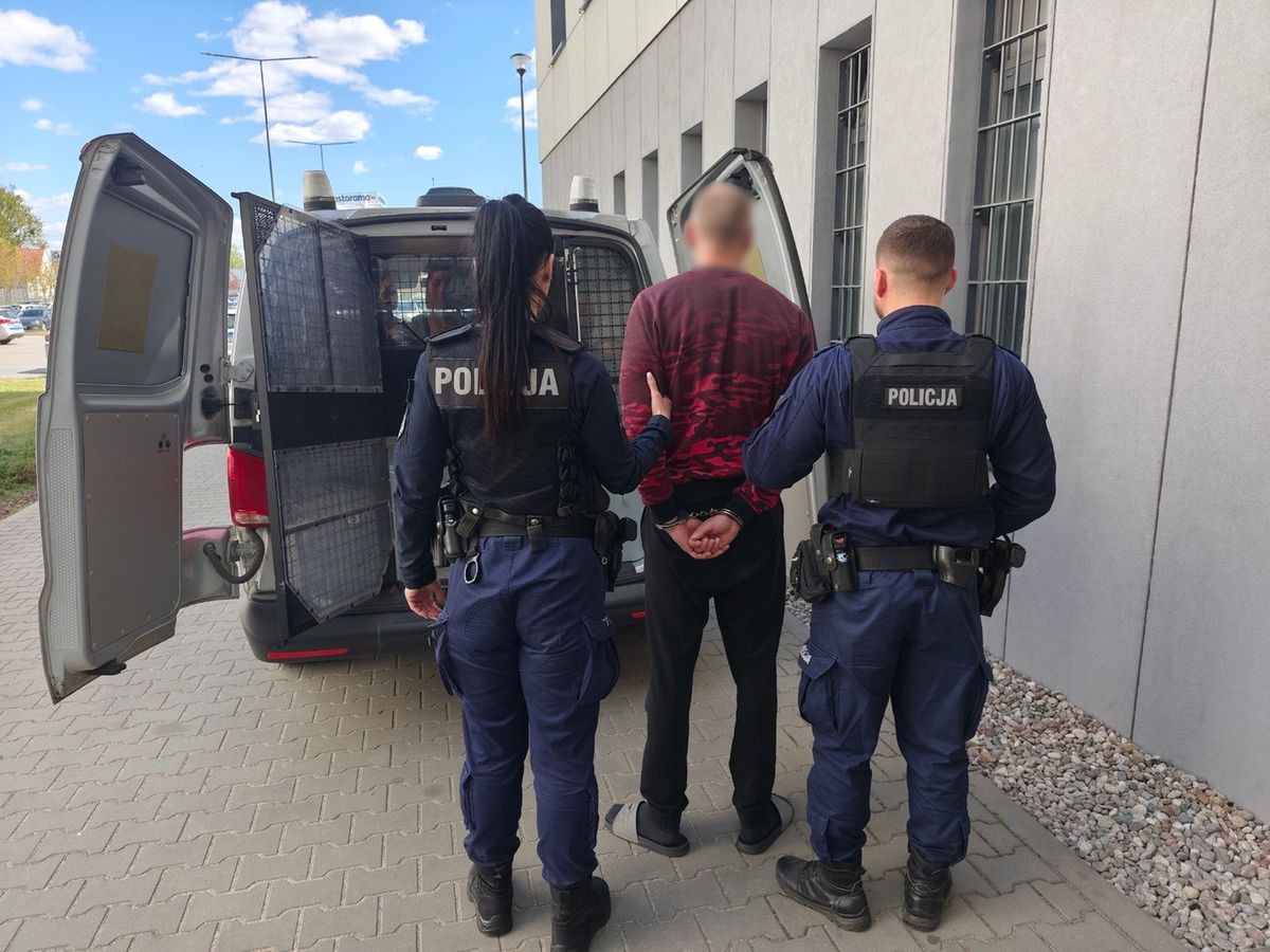 Strzelał z balkonu do przechodniów. 40-latek z Piły trafi za kratki
