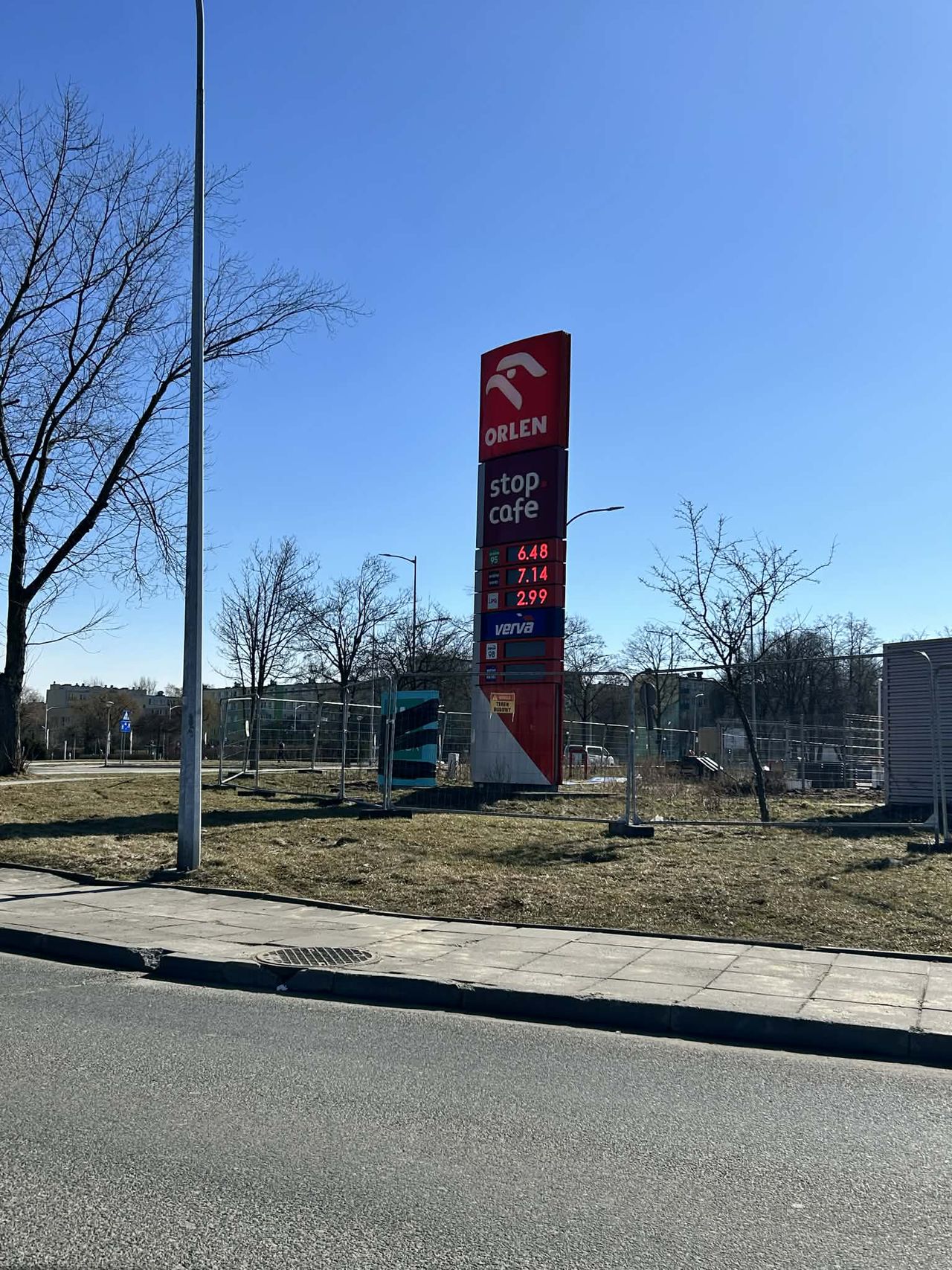 Tańsze paliwo w Polsce? Jest decyzja rządu i zapowiedź limitów cen