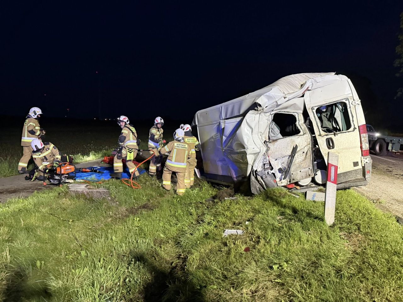 Wypadek na DW 190. Dwie osoby trafiły do szpitala