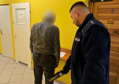 Potrącił pieszego i uciekł. 77-latek zatrzymany kilka godzin po zdarzeniu