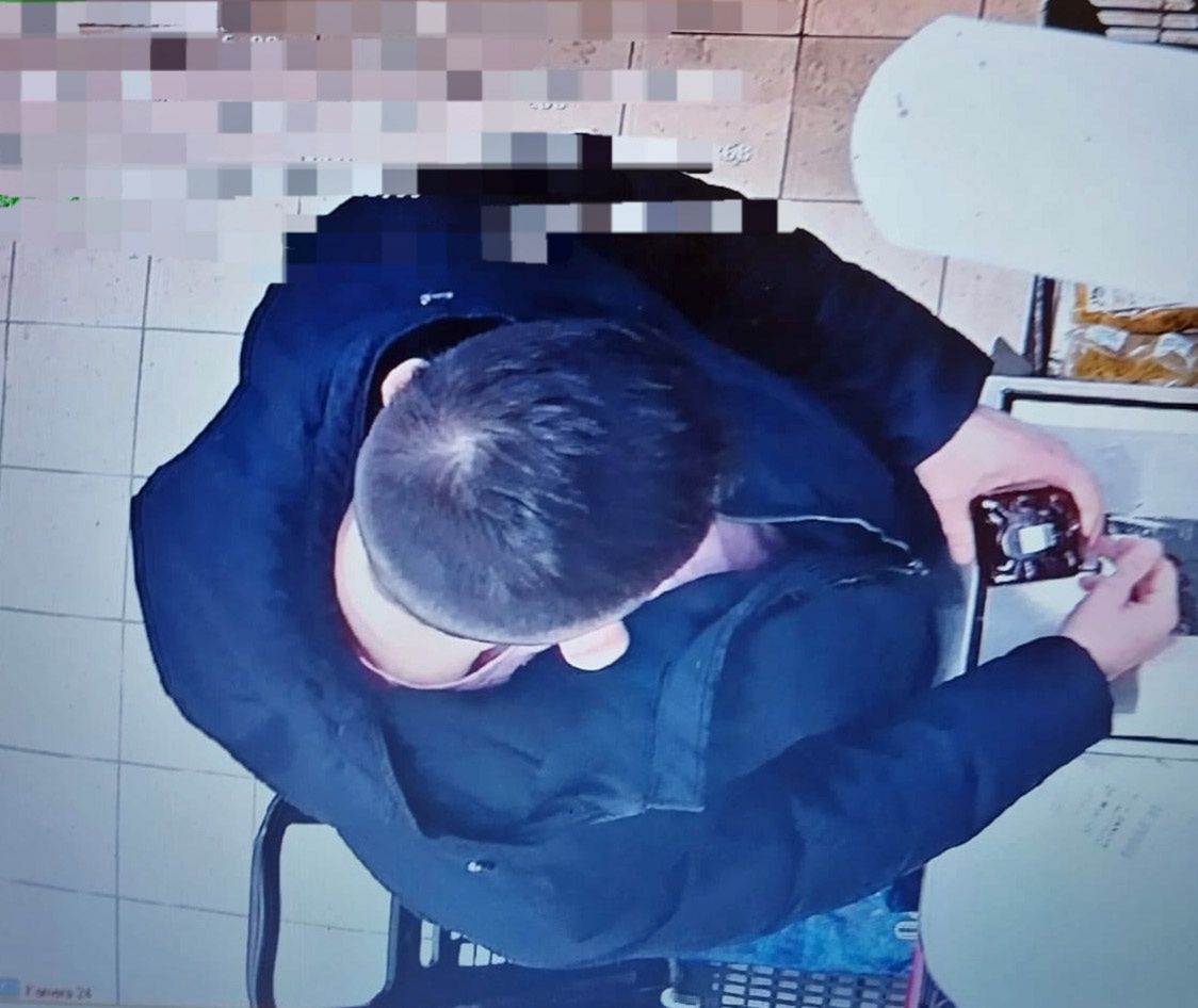 Oszustwo przy kasie samoobsługowej w Płocku. 35-latek zatrzymany przez policję!