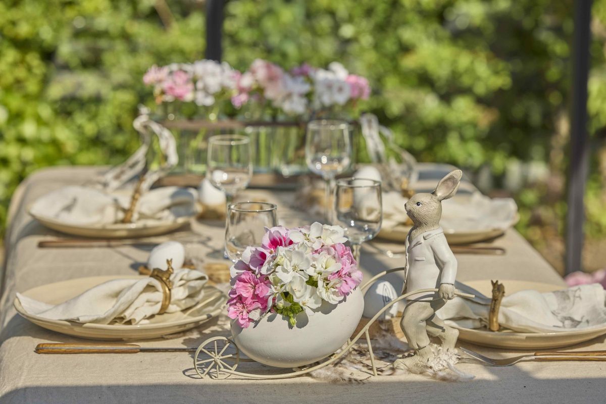 Wielkanoc w kwiatach. Pomysły na świąteczne dekoracje