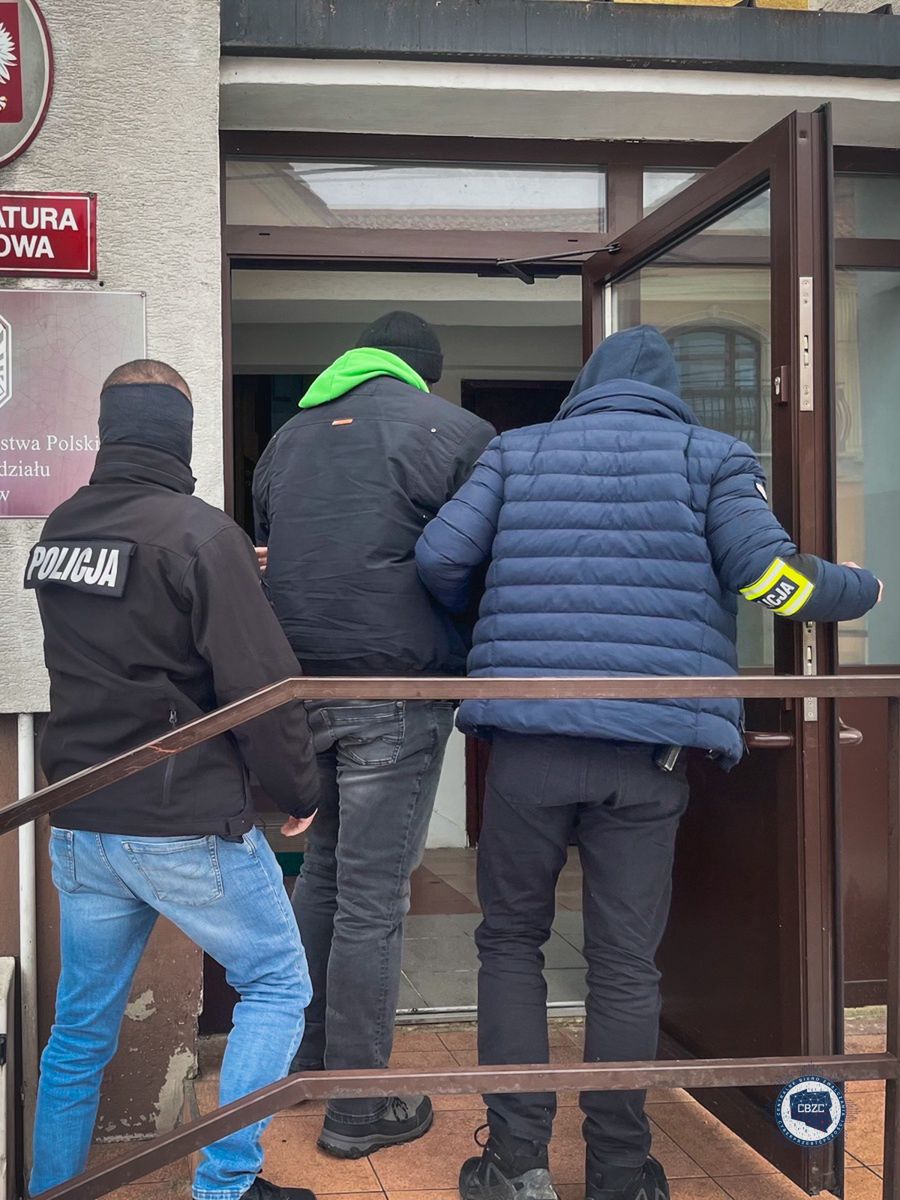 Miłość, która kończyła się szantażem. Służby rozbiły grupę cyberprzestępców