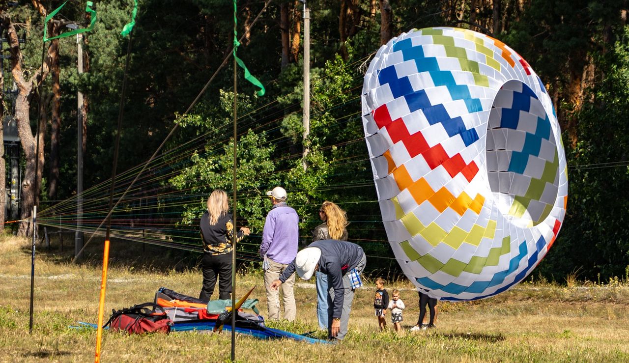 Kolorowe niebo nad Chodzieżą. Trwa 2. Międzynarodowy Festiwal Latawców