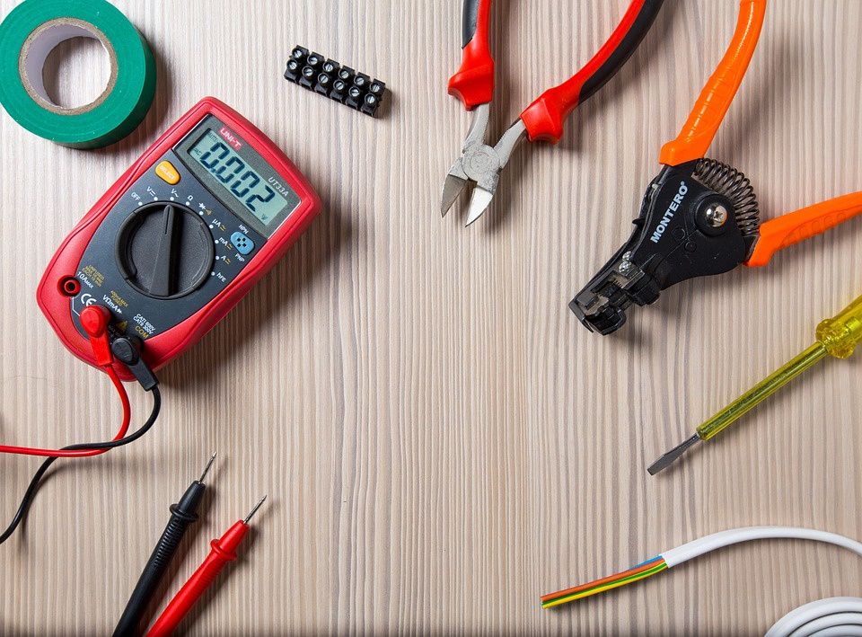 Czy przegląd instalacji elektrycznej w domu jest obowiązkowy? Co ile należy go wykonać?