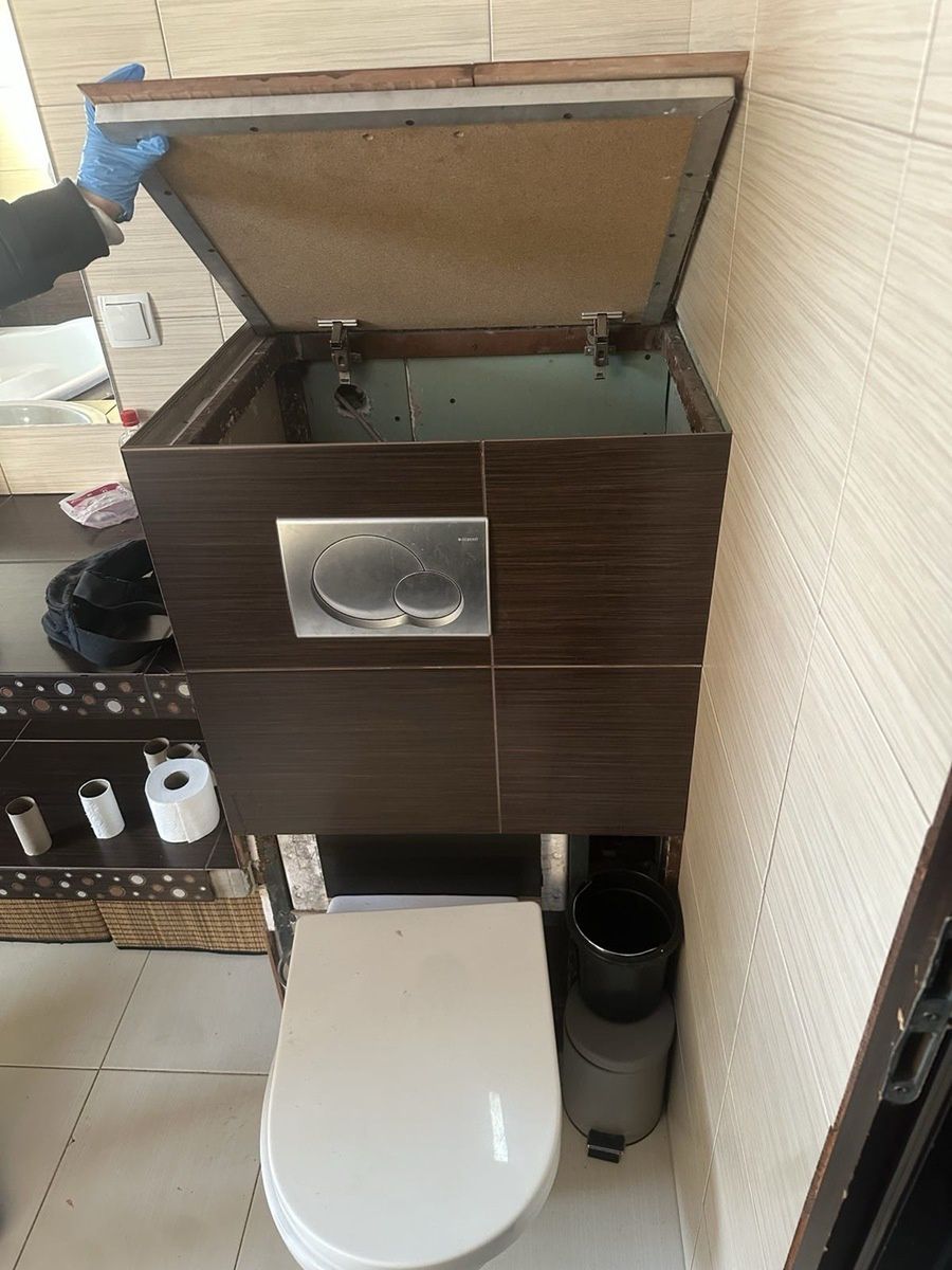 Ukrył się w spłuczce, zdradziła go stopa. Seria zatrzymań w regionie łomżyńskim