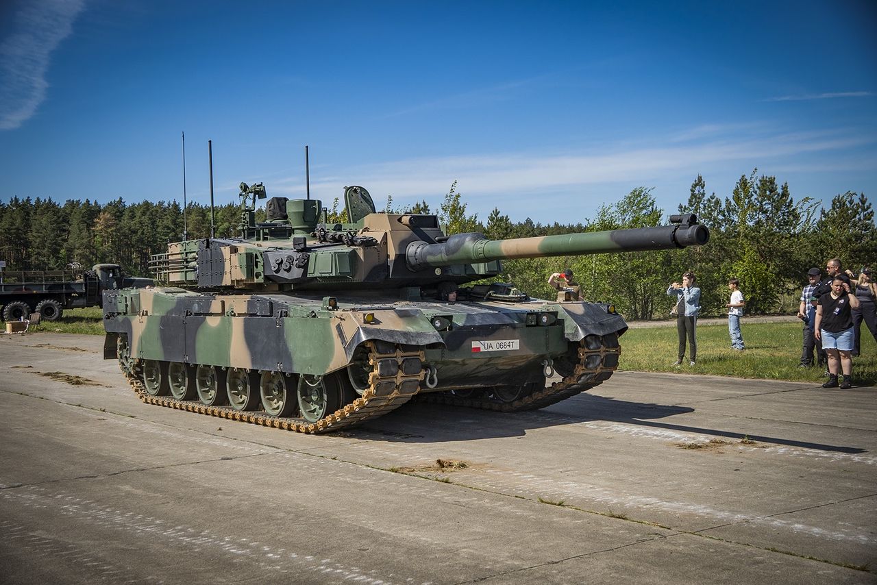 Pancerna Majówka przyciągnęła tłumy. SU-22 "Tygrysek", K2 i militarne emocje na lotnisku w Pile