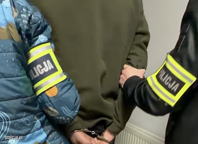 Kobieta z nożem miała gonić nastolatków. Interwencja policji zakończona zatrzymaniem