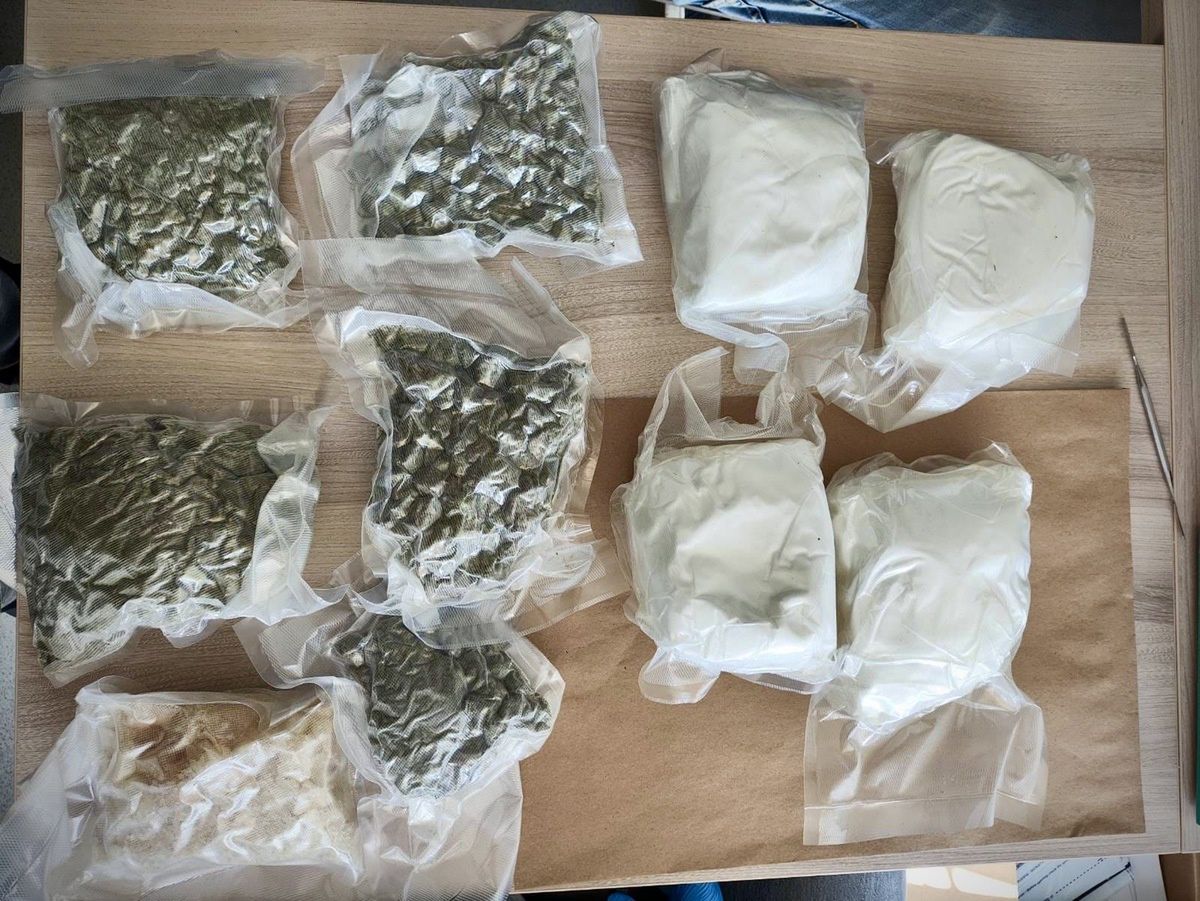 Szokujące zatrzymanie! 33-latek z gminy Łobżenica przyłapany z plecakiem pełnym narkotyków