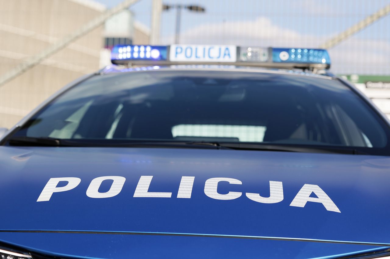 Chciała sprzedać marynarkę dziewczęcą. Straciła 2700 złotych