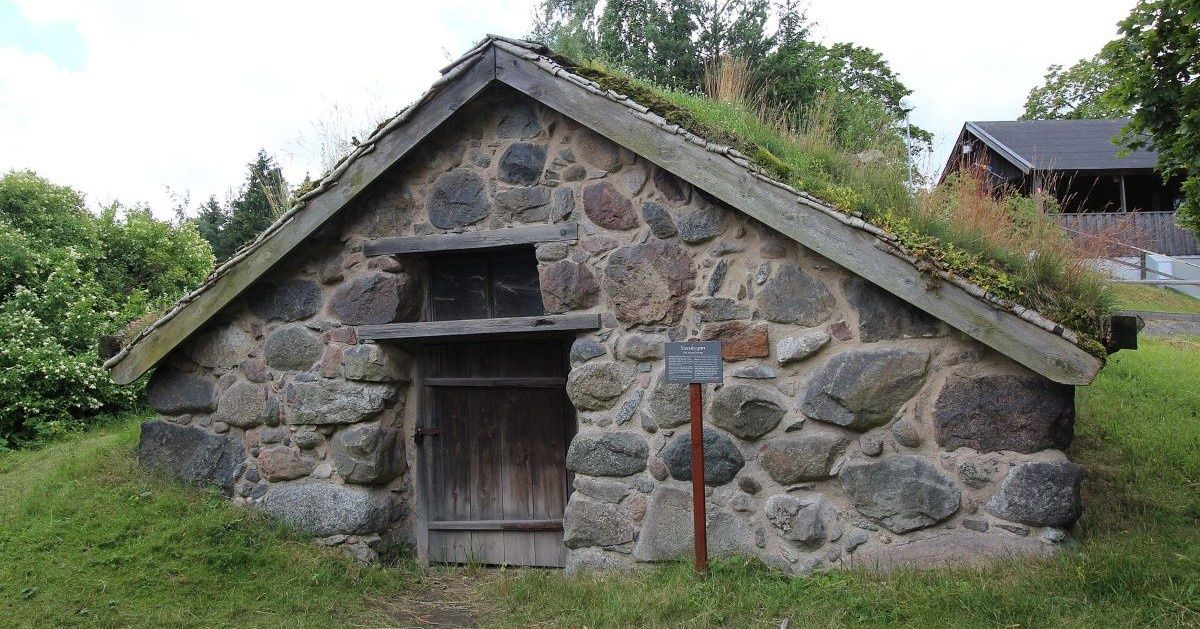 Bez prądu i łazienki. Tak się żyło w tej chacie