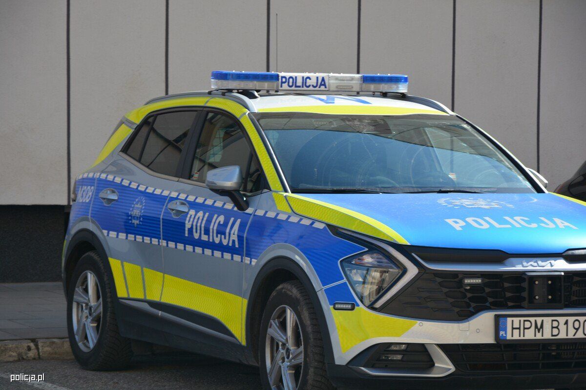 "Ciągnął psa na sznurku za motorowerem" – 72-latek z Mrągowa zatrzymany za okrucieństwo