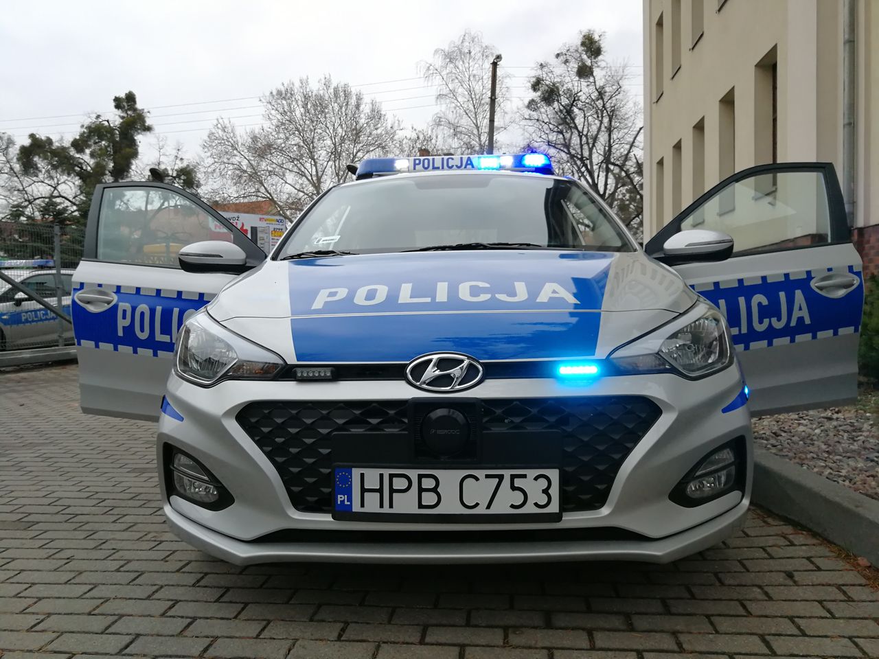 Obywatelskie ujęcie w Ćmielowie. 20-latka prowadziła auto, mając ponad 2 promile alkoholu