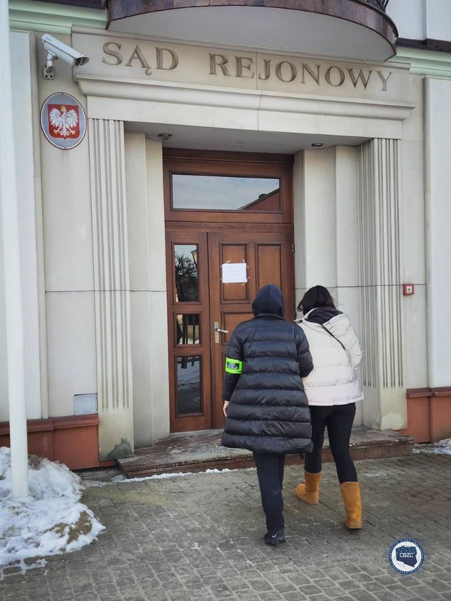 Opatów: CBZC rozbiło grupę podejrzaną o internetowe szantaże i wyłudzenia. 891 zarzutów w śledztwie