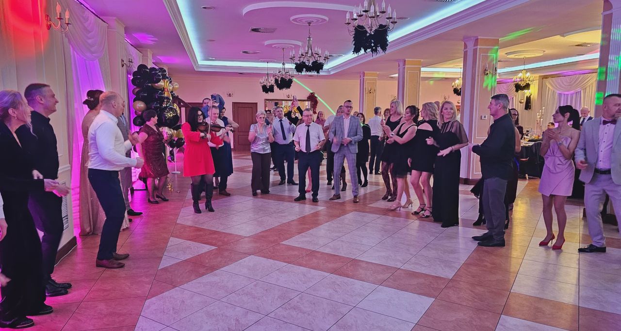 Głośno, tanecznie i z energią. Sylwester w Gościńcu