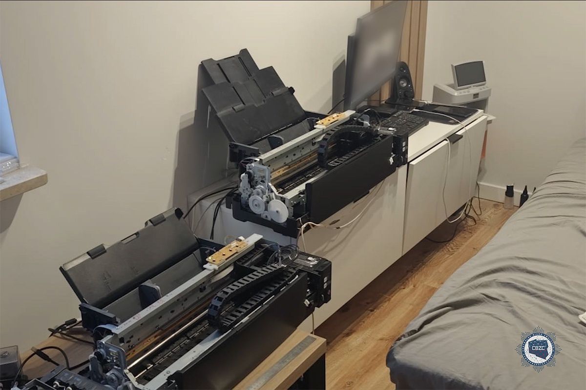 "Były ukraiński funkcjonariusz drukował polskie 500-złotówki w mieszkaniu na Mazowszu"