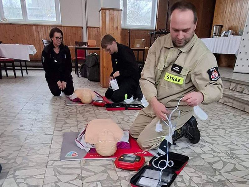 Dlaczego młodzi uciekają, a seniorzy zostają?