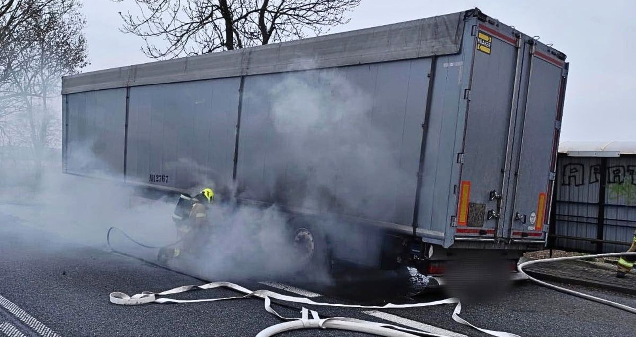 Pożar ciężarówki na DK10. Duże utrudnienia