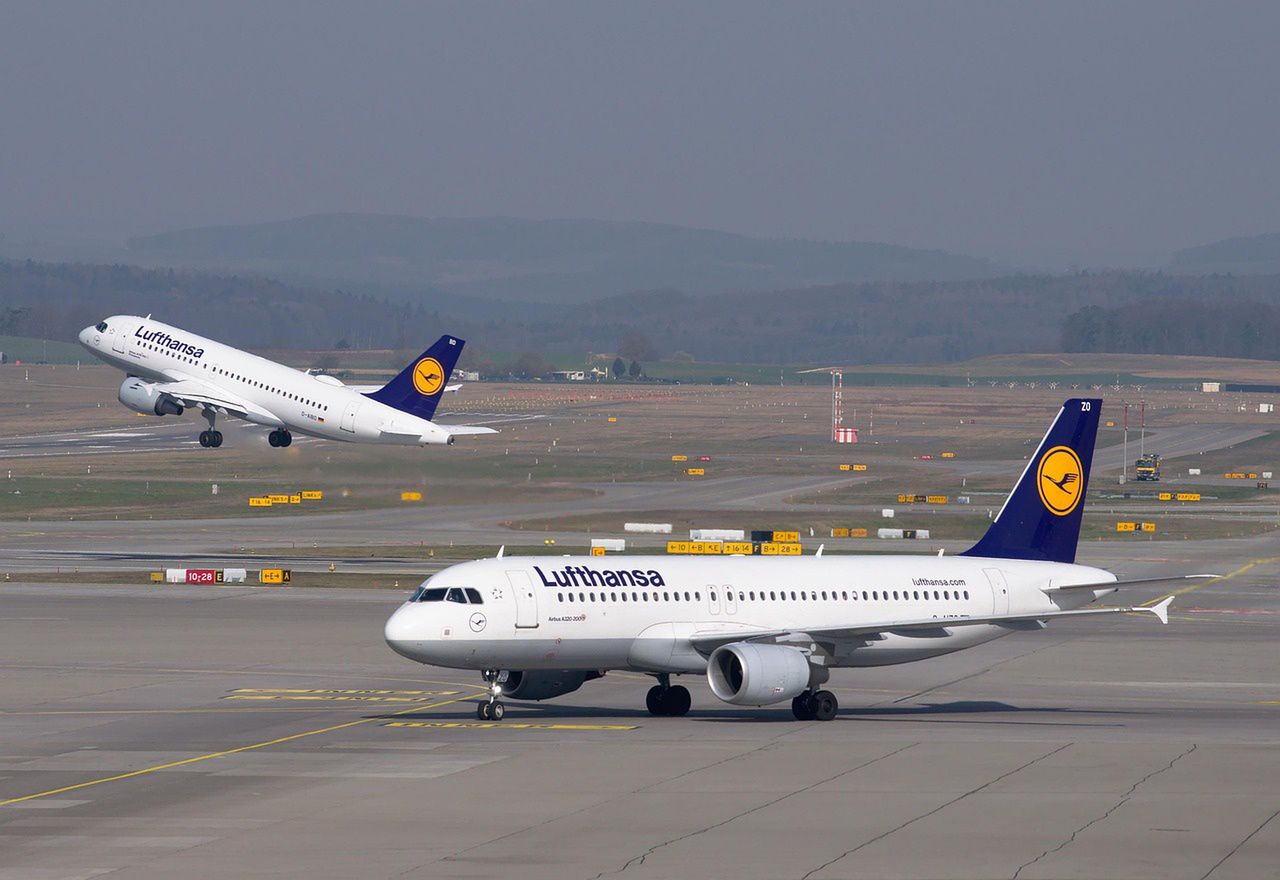 Lotniczy kryzys nad Europą. Lufthansa Group odwoła tysiące rejsów przez drożejące paliwo