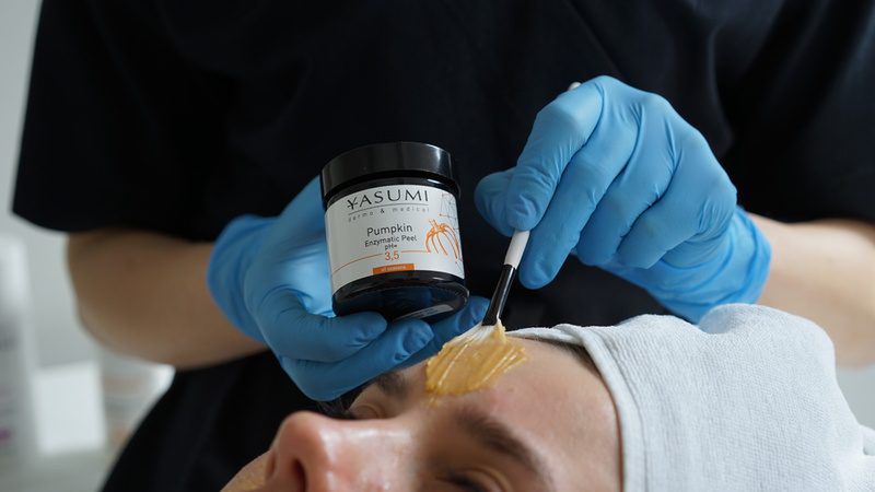 Masz tłustą, trądzikową cerę? Terapia z dynią załatwi problem