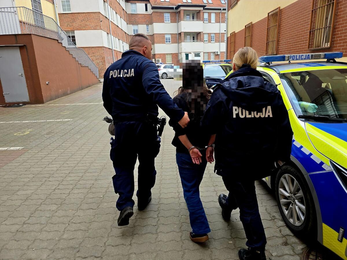 Atak na kuriera i narkotyki w mieszkaniu. Błyskawiczna akcja policji w Chojnowie